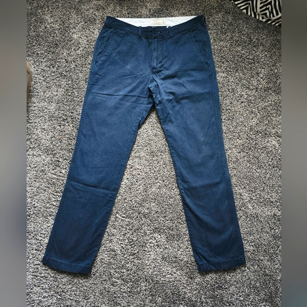 Men's 31W/32L Navy Blue A&F Chino